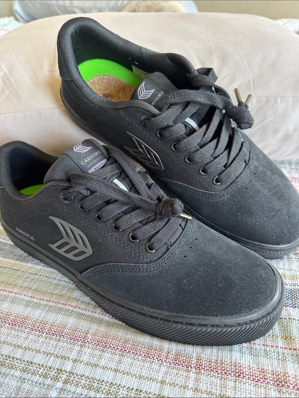 Cariuma Naioca Men’s Black Suede Low-Top Skate Sneakers Size 11